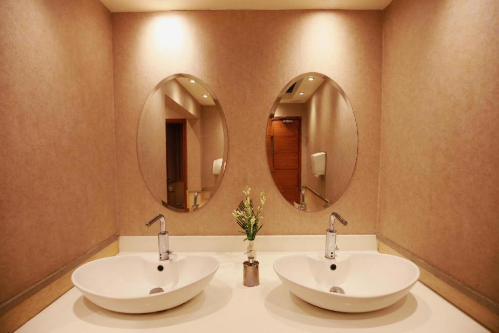 Park Lane Hotel Лахор Екстериор снимка